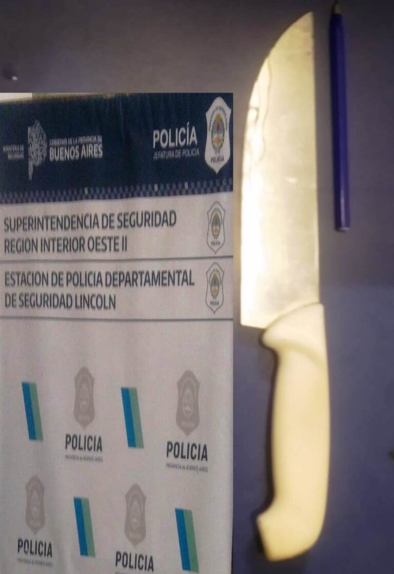 En control de tránsito mientras se requisaba a un joven en moto llegó otro e intentó matarlo