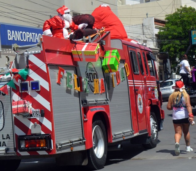 Papa Noel recorrerá plazas y plazoletas nuevejulienses en autobomba