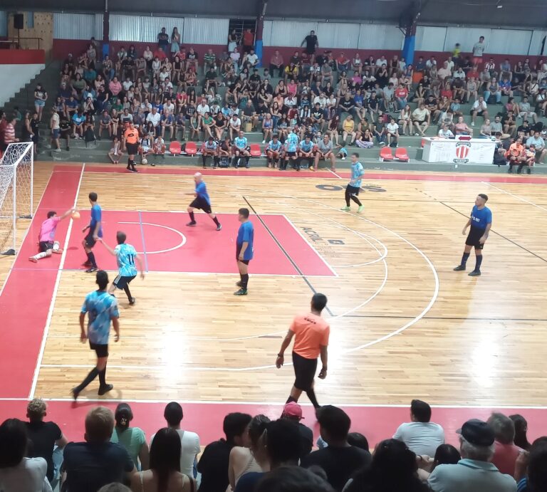 Dos invictos deciden quien es el campeón de una entusiasta competencia
