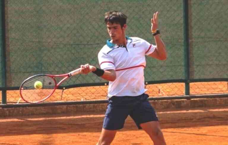 Mariano Navone se prepara para enfrentar a Giles Hussey en el Torneo de Eastbourne 2024