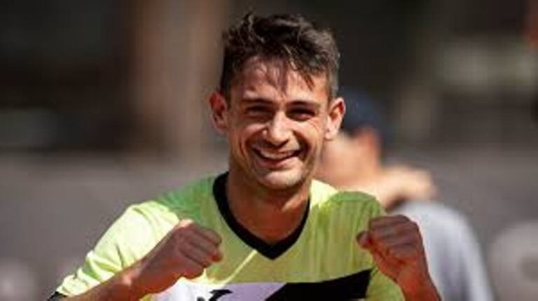 Mariano Navone debuta en su primer Roland Garros jugando ante el español Pablo Carreño Busta