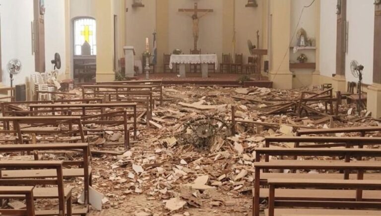 Parroquia Sagrado Corazón de Jesús de Vedia: se derrumbó el cielo raso después de la misa dominical