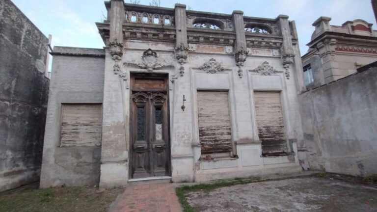 En Azul está en venta la casa donde vivió el primer asesino serial del pais