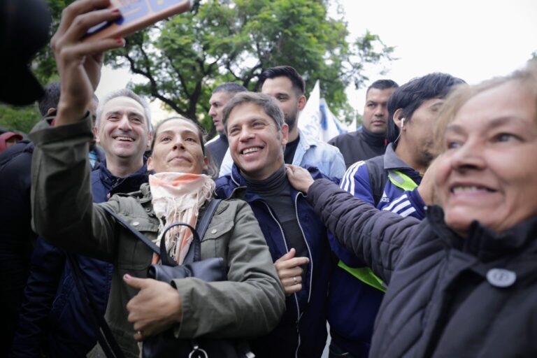 El Gobernador Axel Kicillof estuvo en la movilización del Día del Trabajador que convocó la CGT