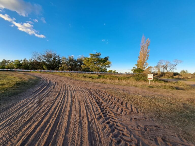 En La Niña se repara el Camino P-3 “Tránsito Pesado” detrás del ex-ferrocarril y se cierra una calle por las obras