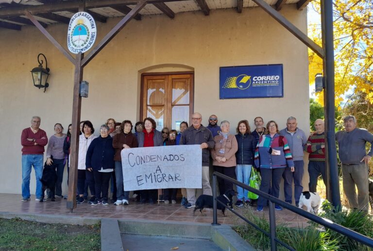 Pueblo del distrito de Gral. Villegas se moviliza para que el Correo no cierre