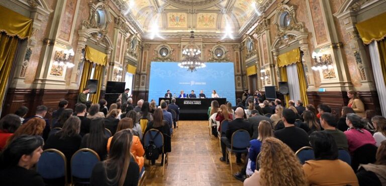 El gobernador destaca la prioridad de proteger los derechos de la niñez en la provincia de Buenos Aires