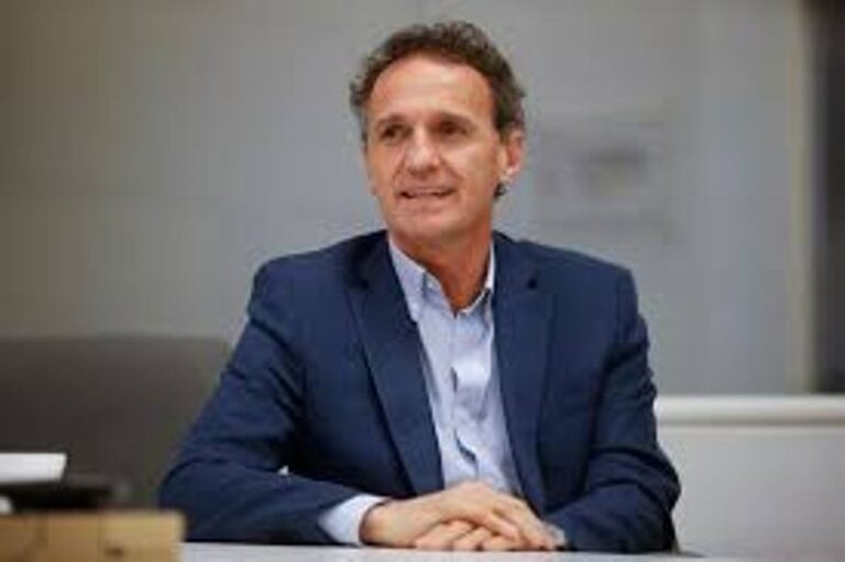 Katopodis llama a movilización contra Ley Bases en el Senado