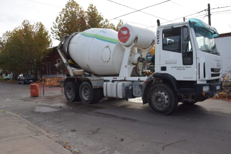 Tareas de bacheo y recambio de pavimento en Cavallari y Levalle