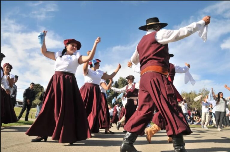 Celebración de tradiciones y danza en Casquín: 47 nuevejulienses encabezan delegación artística