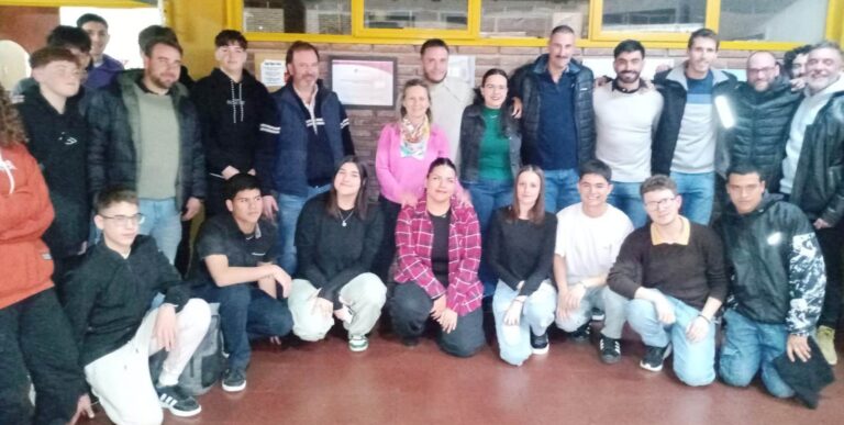 La intendente María José Gentile agradece a alumnos y profesores por su labor solidaria tras el temporal