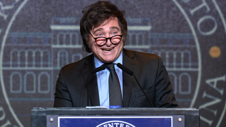 Javier Milei vetó las leyes de aumento a jubilados y emergencia en discapacidad