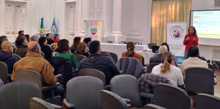 Jornada extendida de capacitación en zoonosis en el Salón Blanco