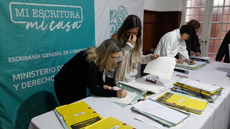 María José Gentile encabezó la firma de Escrituras de inmuebles de convecinos