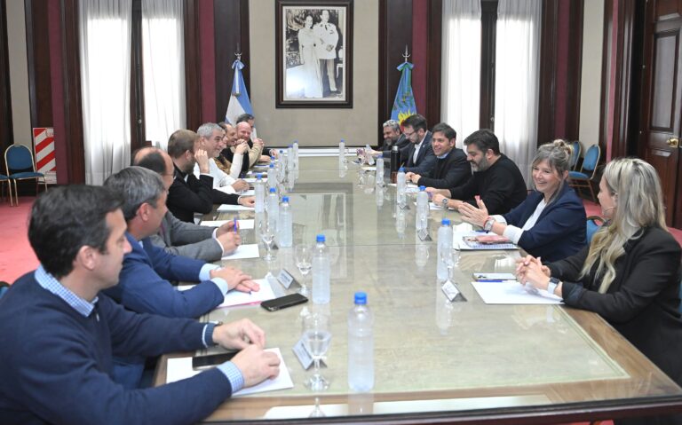 Se firmaron convenios para financiar la compra de bienes de capital en 10 municipios