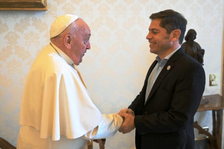 Kicillof fue recibido por el Papa Francisco