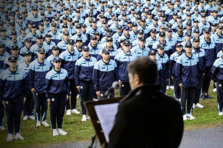 Kicillof tomó juramento a futuros policías