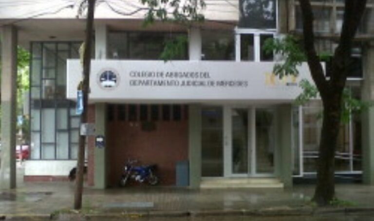 Condenan a sujeto que falsifico el título de abogado e intentó matricularse