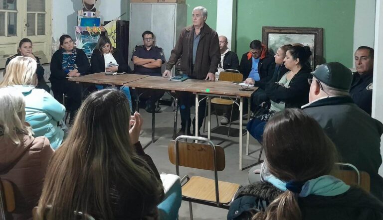 Reunión en El Provincial: Autoridades municipales y vecinos abordan temas de seguridad