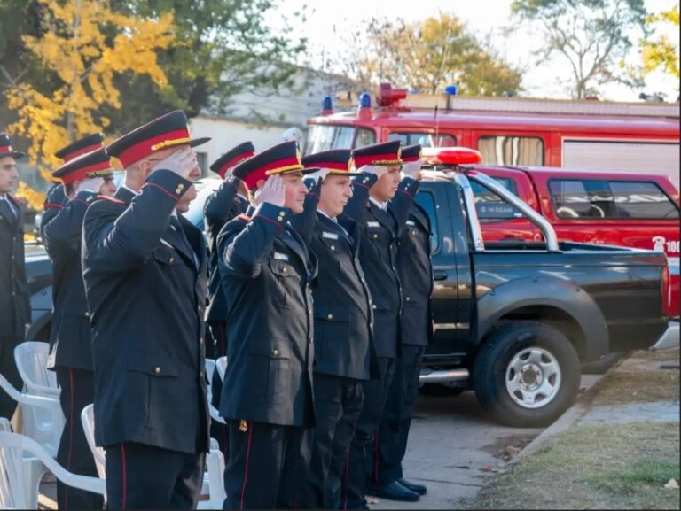 Bomberos Voluntarios de El Triunfo reciben un terreno en su 40 aniversario