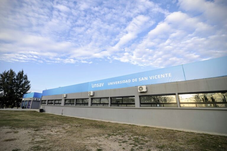 Kicillof inauguró nueva infraestructura urbana, educativa y sanitaria en San Vicente