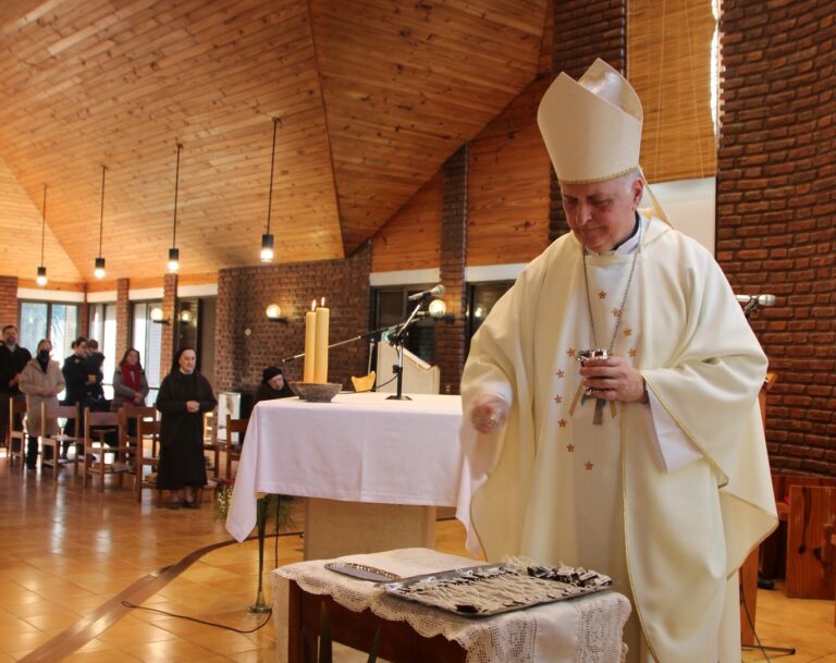 Bendición de Escapularios de la Virgen del Carmen en El Carmelo San José