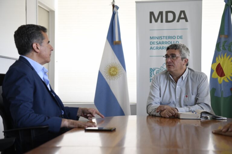 El Intendente de Rivadavia anunció la llegada de una combi 0km para una Escuela Agraria 1