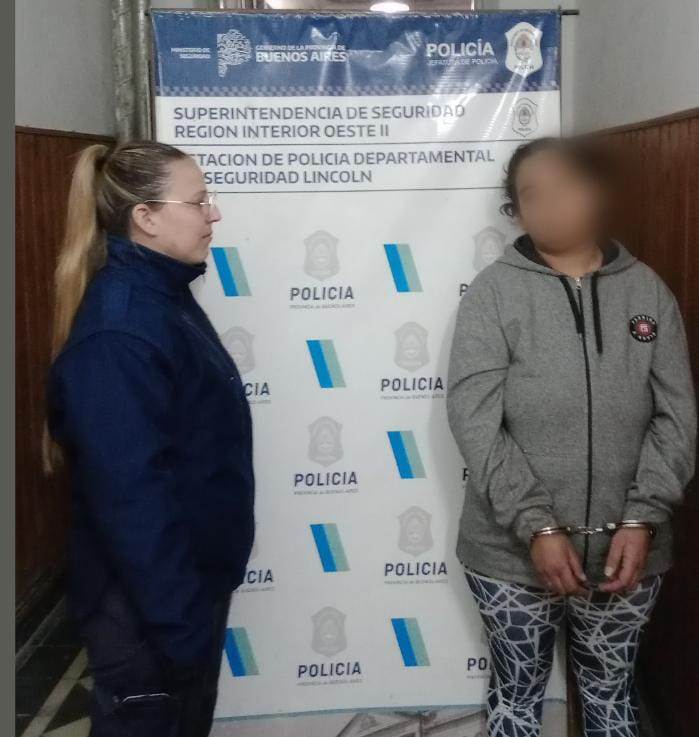 Dos jóvenes en moto dispararon a otro de 22 años en una plaza de Lincoln