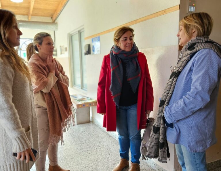 Gentile recorrió obras de calefacción en establecimientos educativos