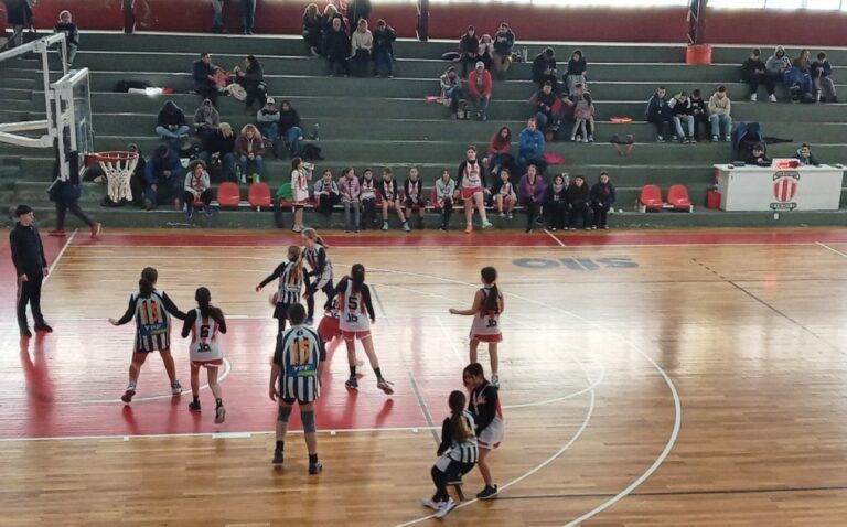 Las chicas fueron protagonistas en los enfrentamientos entre Atlético 9 de Julio y El Linqueño