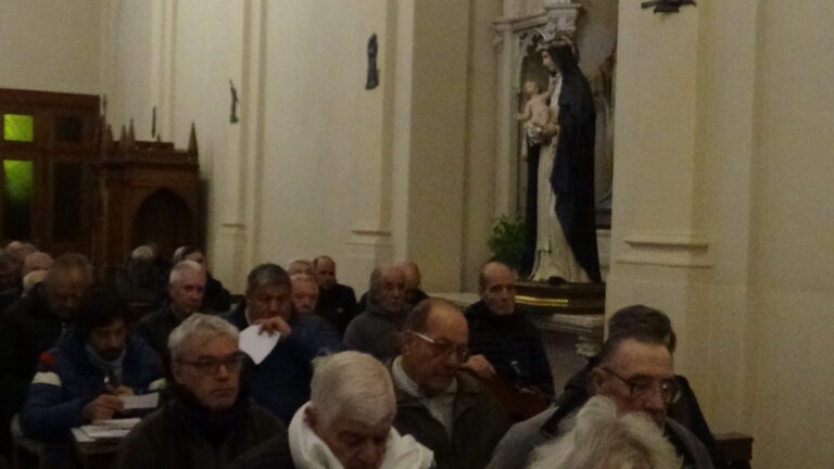 Con la presencia de dos nuevos integrantes ‘Madrugadores del 9’ rezó en la catedral