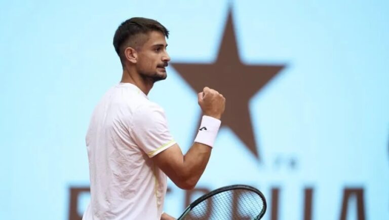 Mariano Navone juega con Daniel Evans su segundo partido en el US Open 2024