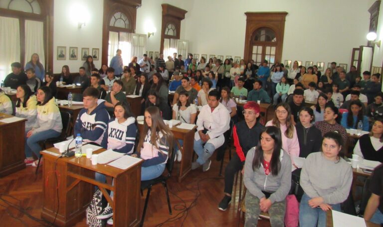 Sesión Estudiantil: El Compromiso de los alumnos con sus localidades es reflejado en las propuestas