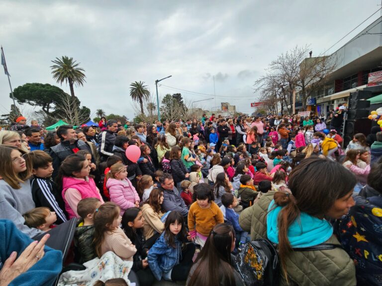 Alta asistencia de familias celebraron con alegría el Día de las Infancias en plaza Belgrano en Nueve de Julio