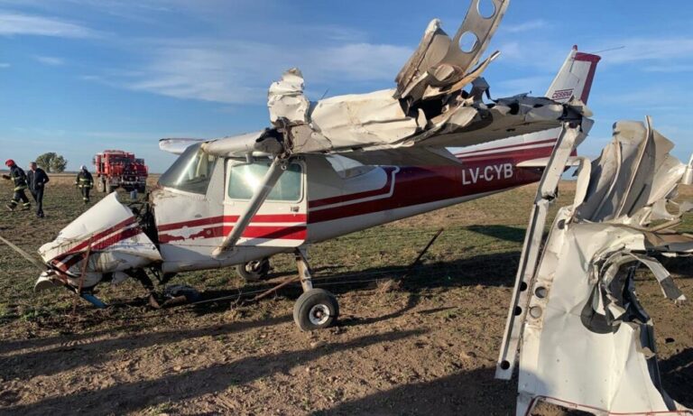 Milagro en Villarino: piloto de 80 años y su acompañante de 71 ilesos tras desplome de avioneta