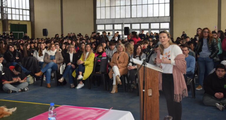 Estimulante jornada: Juan Antonio Abdala disertó ante más de mil alumnos
