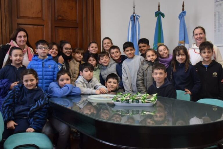 María José Gentile recibió a alumnos de la Escuela Primaria Nro. 1 “Bernardino Rivadavia”