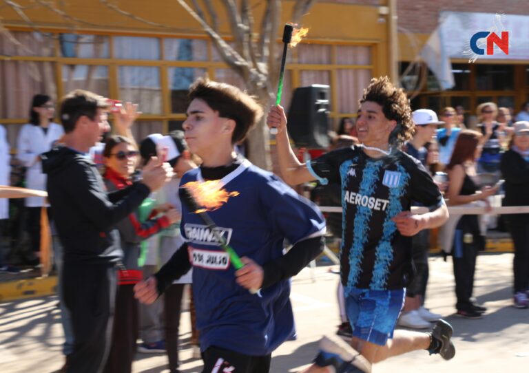 La Maratón Estudiantil Prof. Raúl Pastori fue una fiesta frente a la Escuela Técnica N° 2