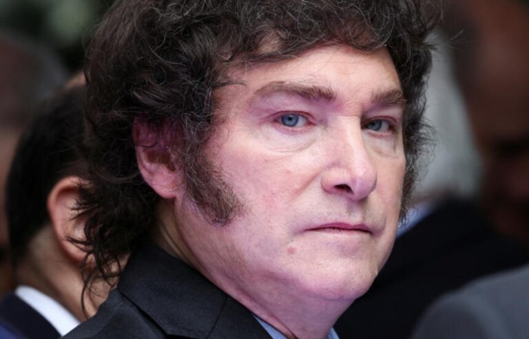 Javier Milei vetó de manera total la Ley de Movilidad Jubilatoria