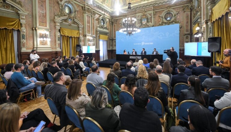 Kicillof reclama a la Corte Suprema por la eliminación de subsidios al Transporte Público
