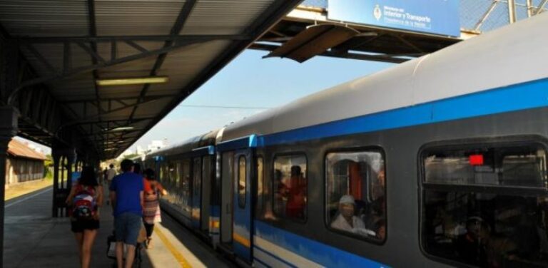 Sebastián “Chachi” Malis y Esteban “Tete” Naudin lamentan el corte del servicio de trenes de pasajeros y piden su continuidad