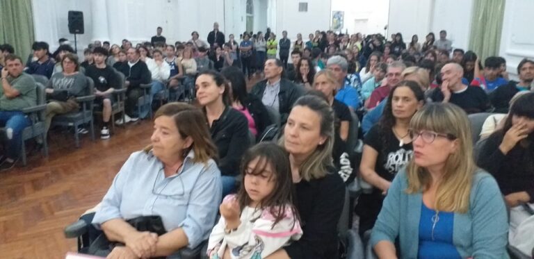 La intendente de Nueve de Julio alentó a la delegación nuevejuliense camino a Mar del Plata