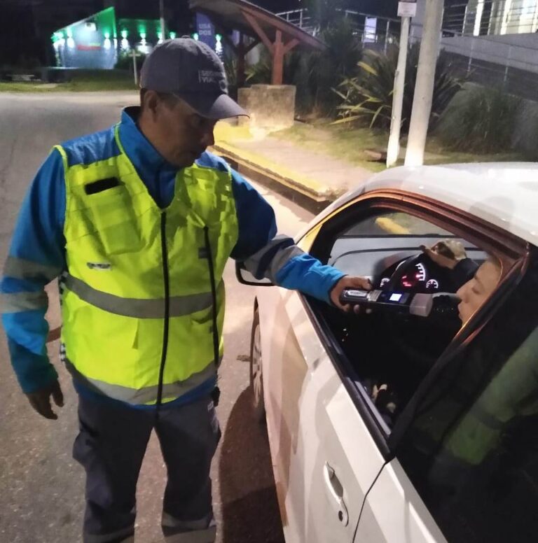 La ANSV fiscalizó más de 6 mil vehículos y sancionó a 159 conductores por alcoholemia durante la Nochebuena