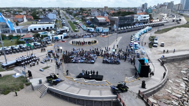 Axel Kicillof presentó el Operativo de Sol a Sol 2024/25 en Miramar