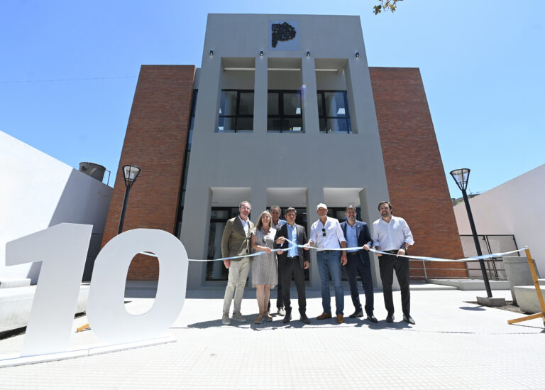 El Gobernador puso en funcionamiento la décima Casa de la Provincia en Carlos Casares