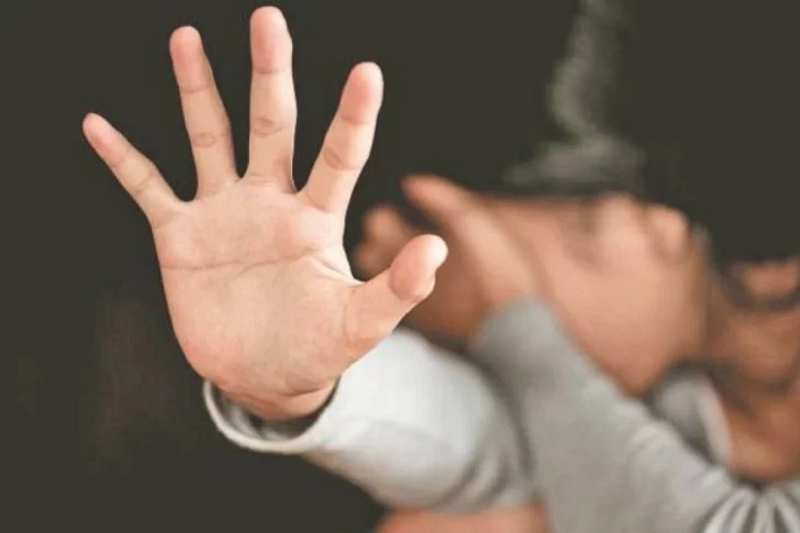 Bomberos inspiran confianza y una adolescente se refugio en ellos ante un acoso