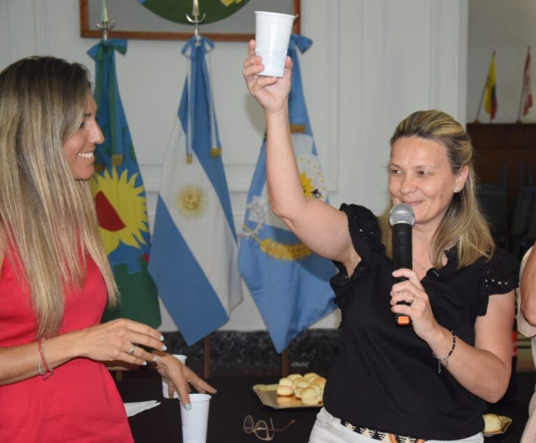 En la Comuna nuevejuliense se realizó el tradicional Brindis de Fin de Año encabezado por María José Gentile