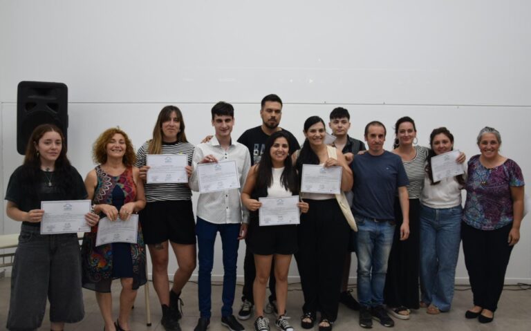 San Cayetano: entrega de diplomas en Producción Audiovisual y Desarrollo Web