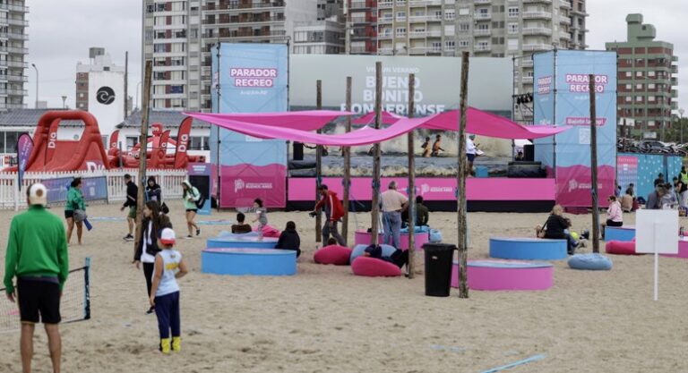 La Provincia inauguró paradores ReCreo en Miramar y Villa Gesell