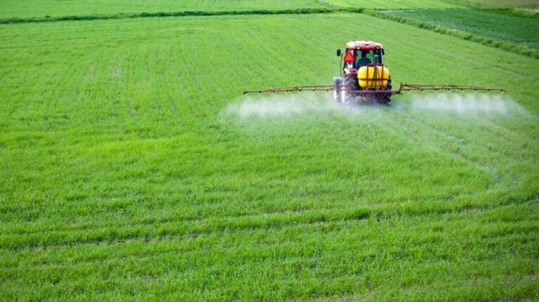 La Provincia prorrogó nuevamente la regulación sobre el uso de agroquímicos